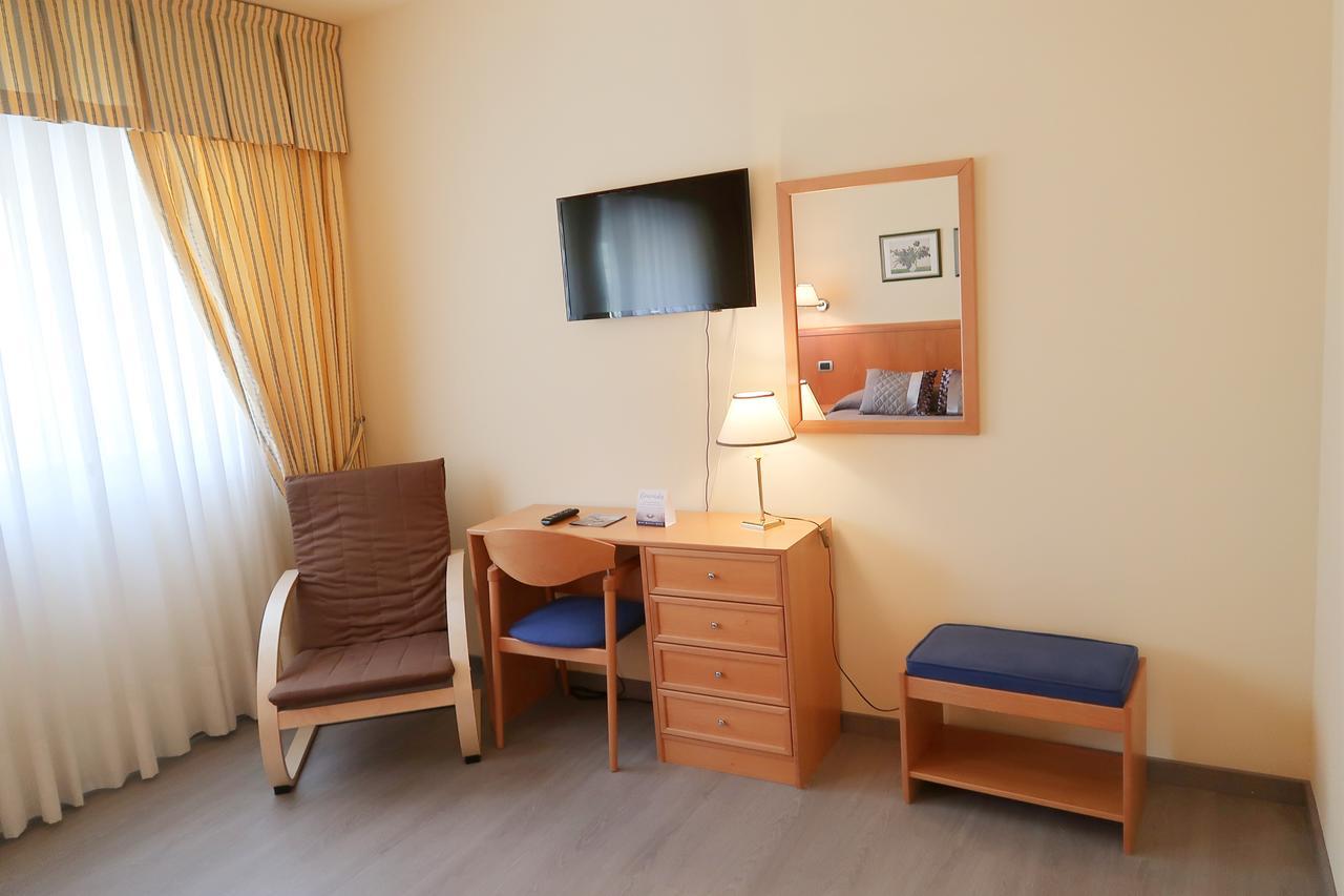 Hospedaje Y Hotel O Camino O Barco de Valdeorras Eksteriør bilde